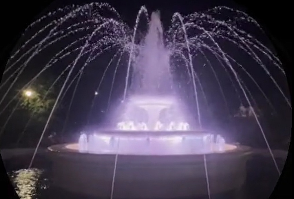 В Саратове пробно запустили фонтан на Ильинской площади